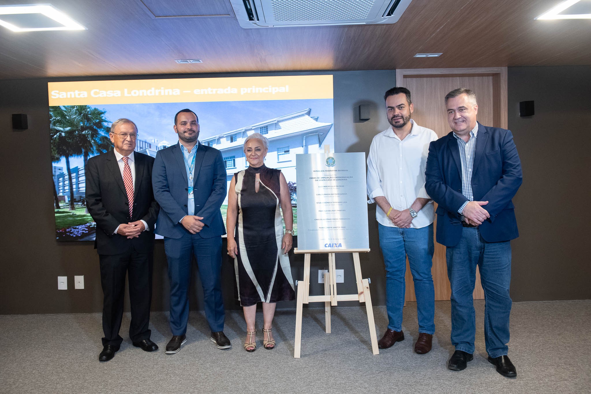 Autoridades visitam instalações da Santa Casa